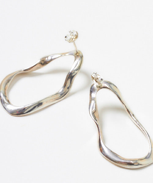 受注生産販売 wiggle oval pierced earrings