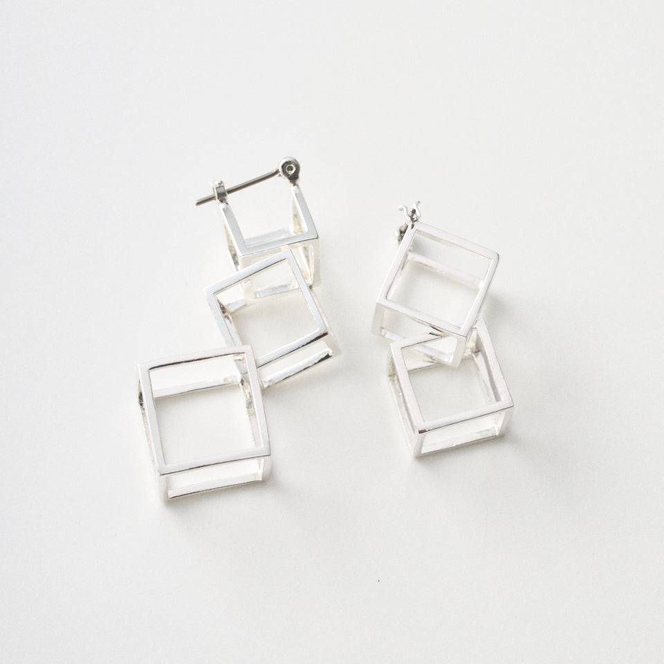 Asymmetry cube pierce