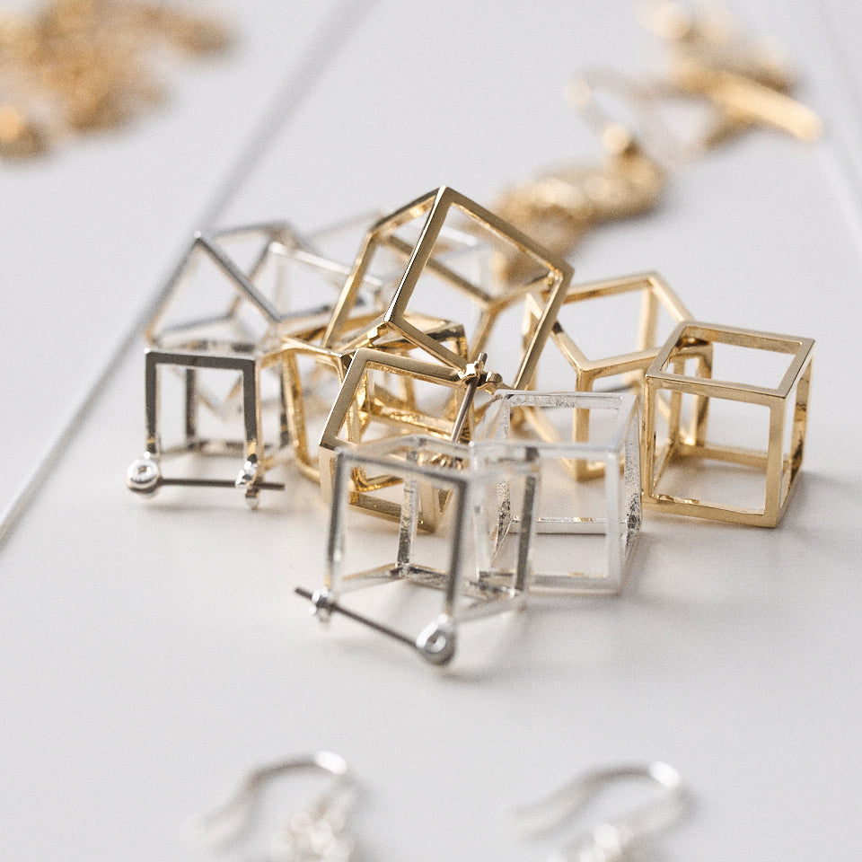 Asymmetry cube pierce