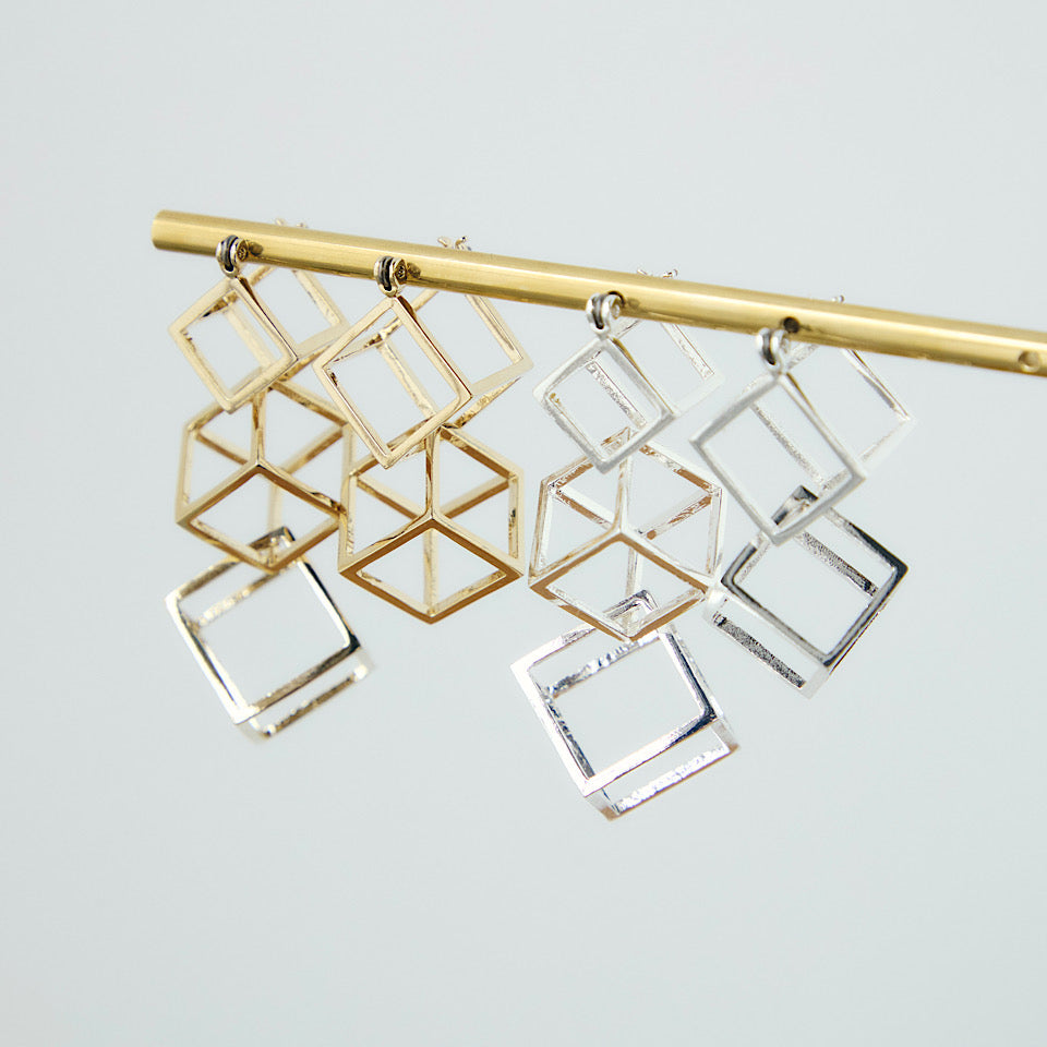 Asymmetry cube pierce