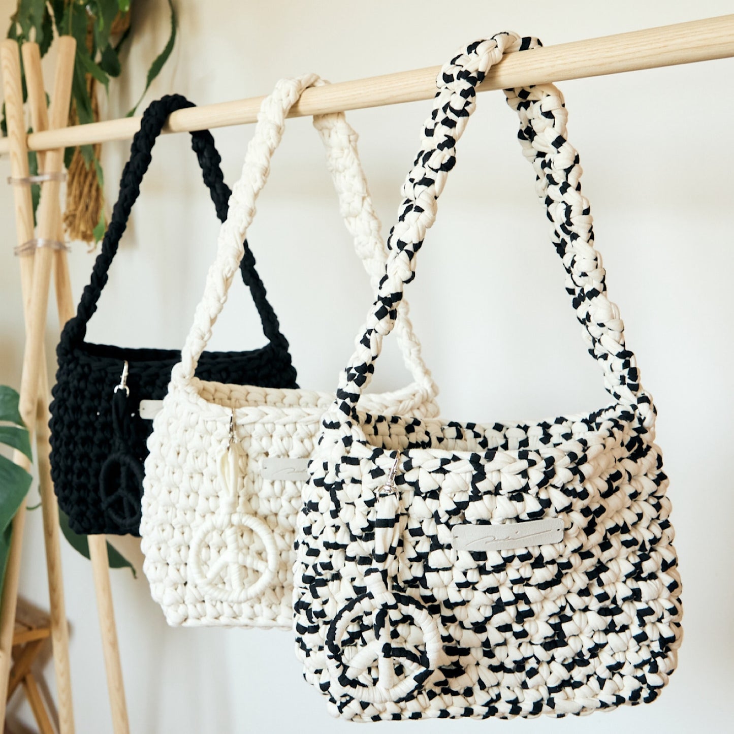 Upcycle Crochet Bag ホワイト×ネイビー