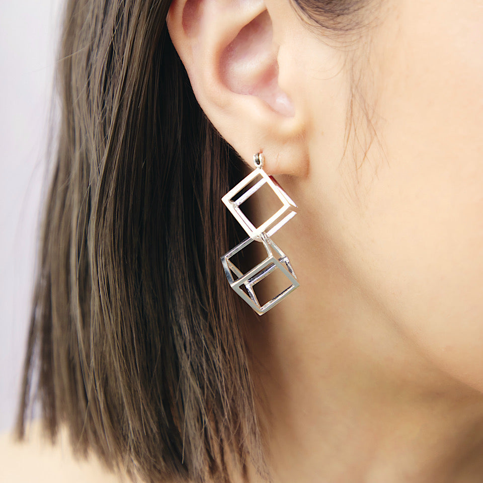 Asymmetry cube pierce