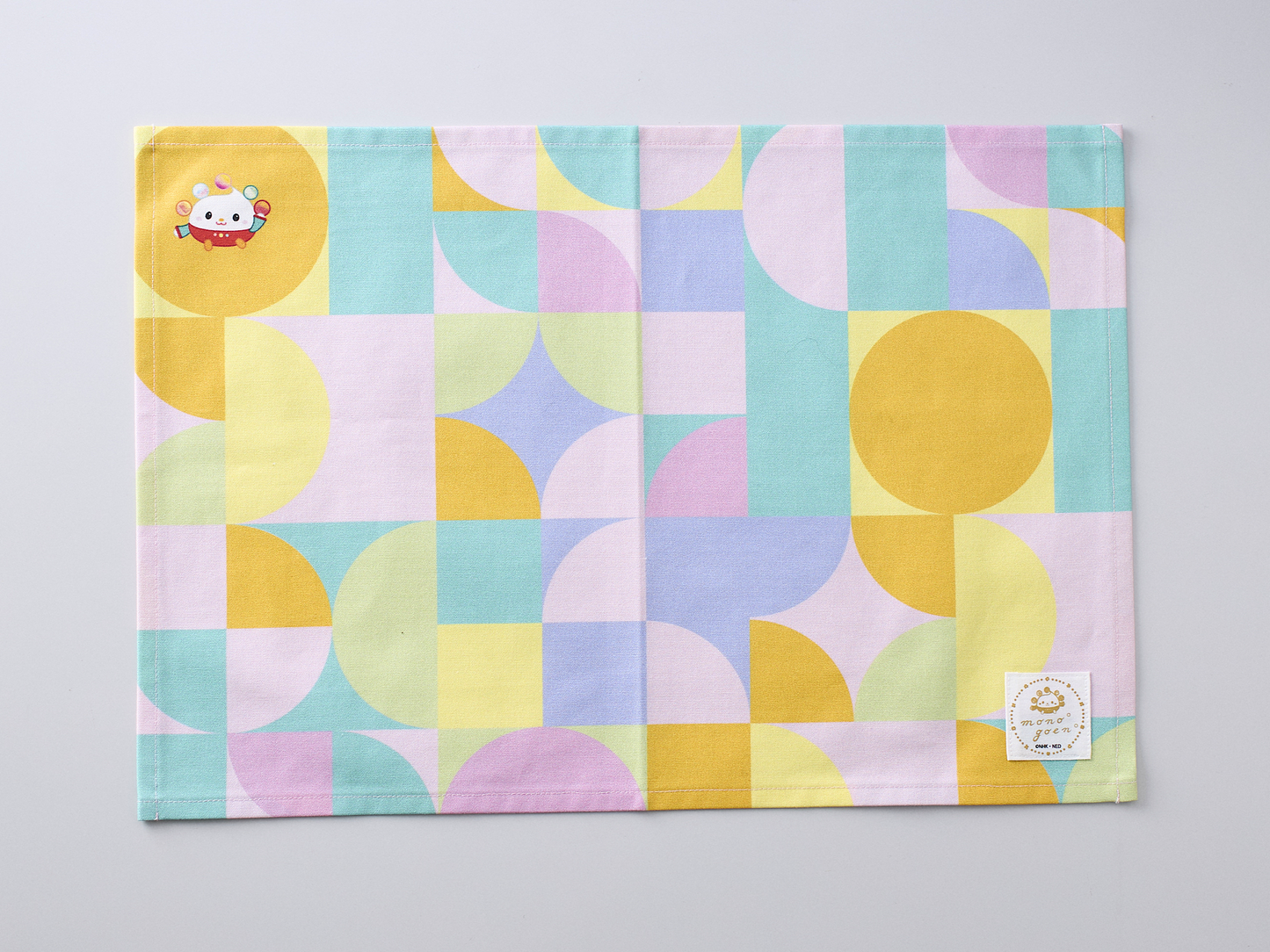 poupo luncheon mat