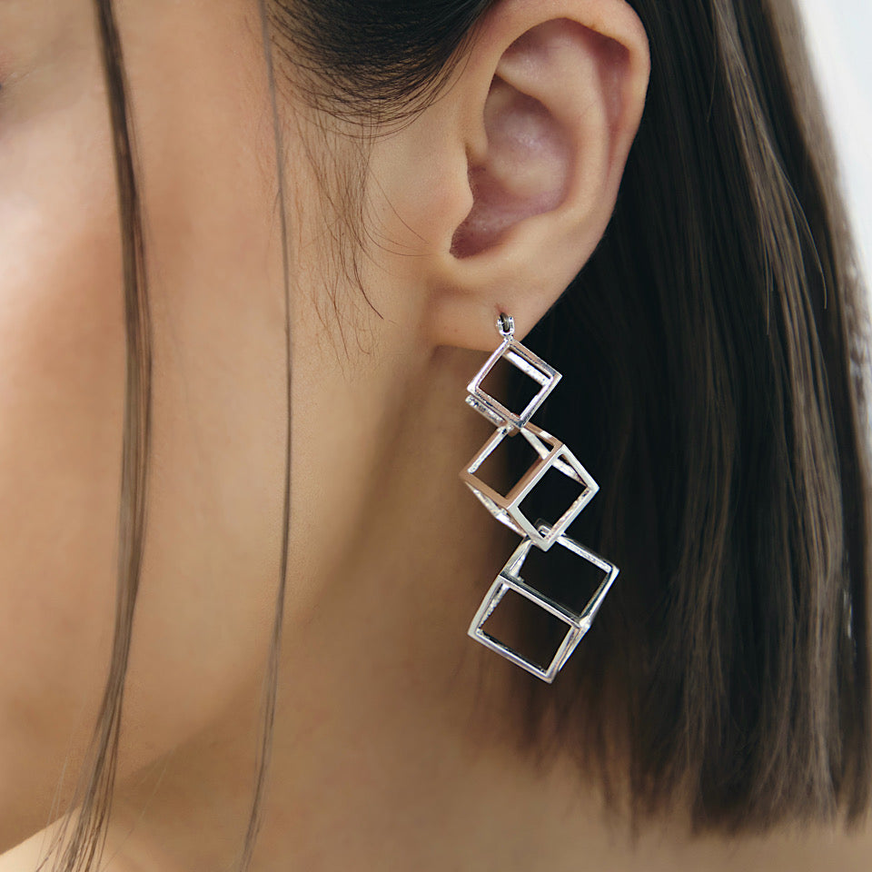 Asymmetry cube pierce