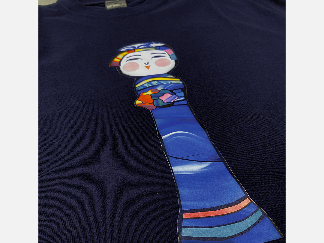 青の森へ【KOKESHI T シャツ】(ネイビー)