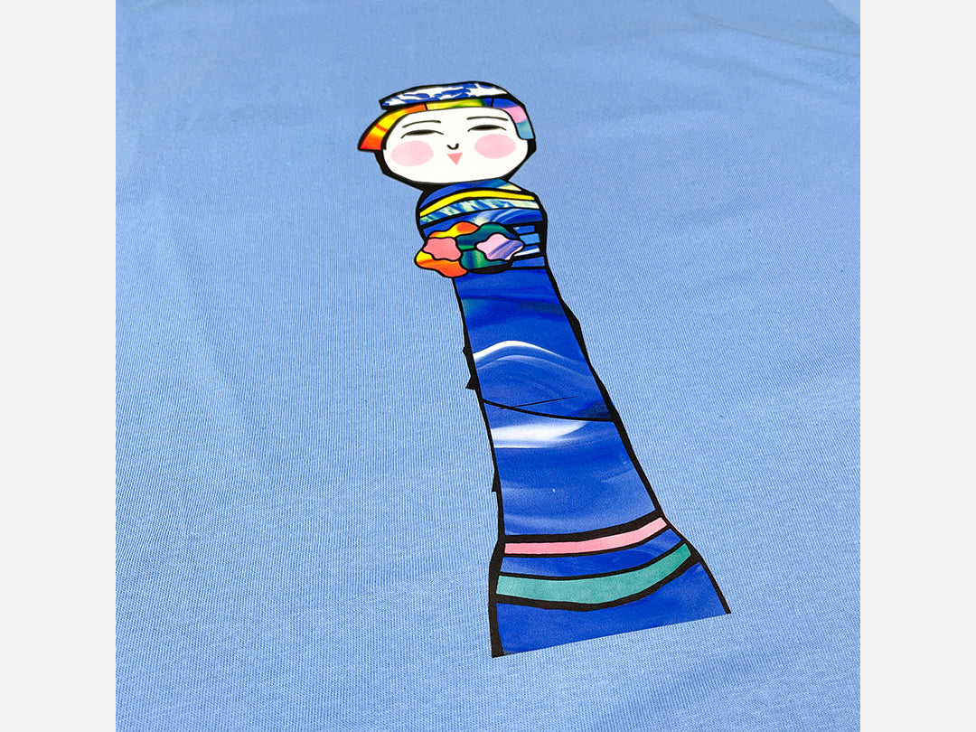 青の森へ【KOKESHI T シャツ】(Skyblue)