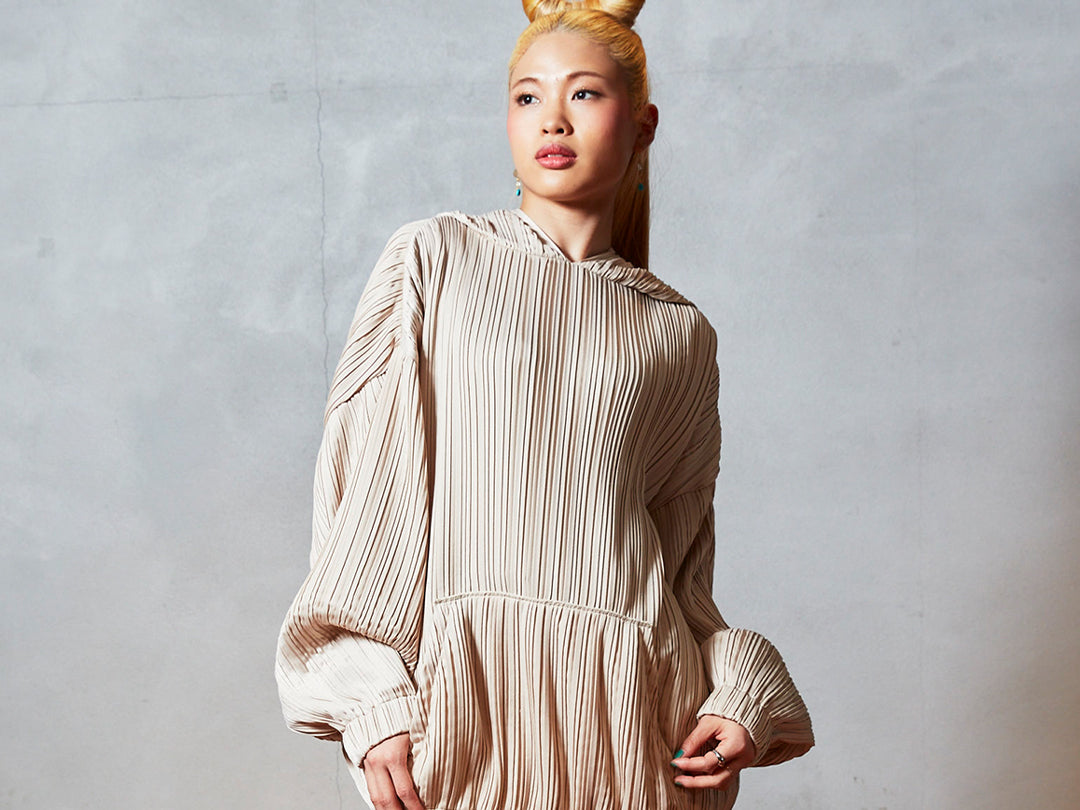 goen° Pleats hoodie beige