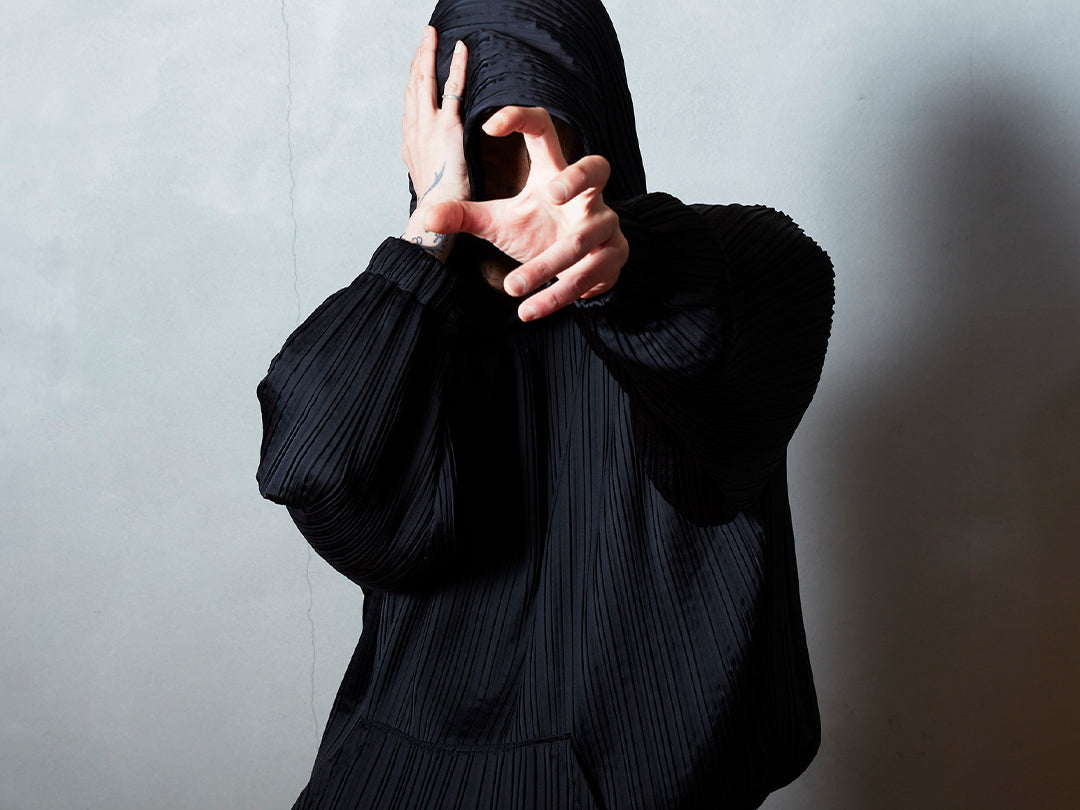 goen° Pleats hoodie black