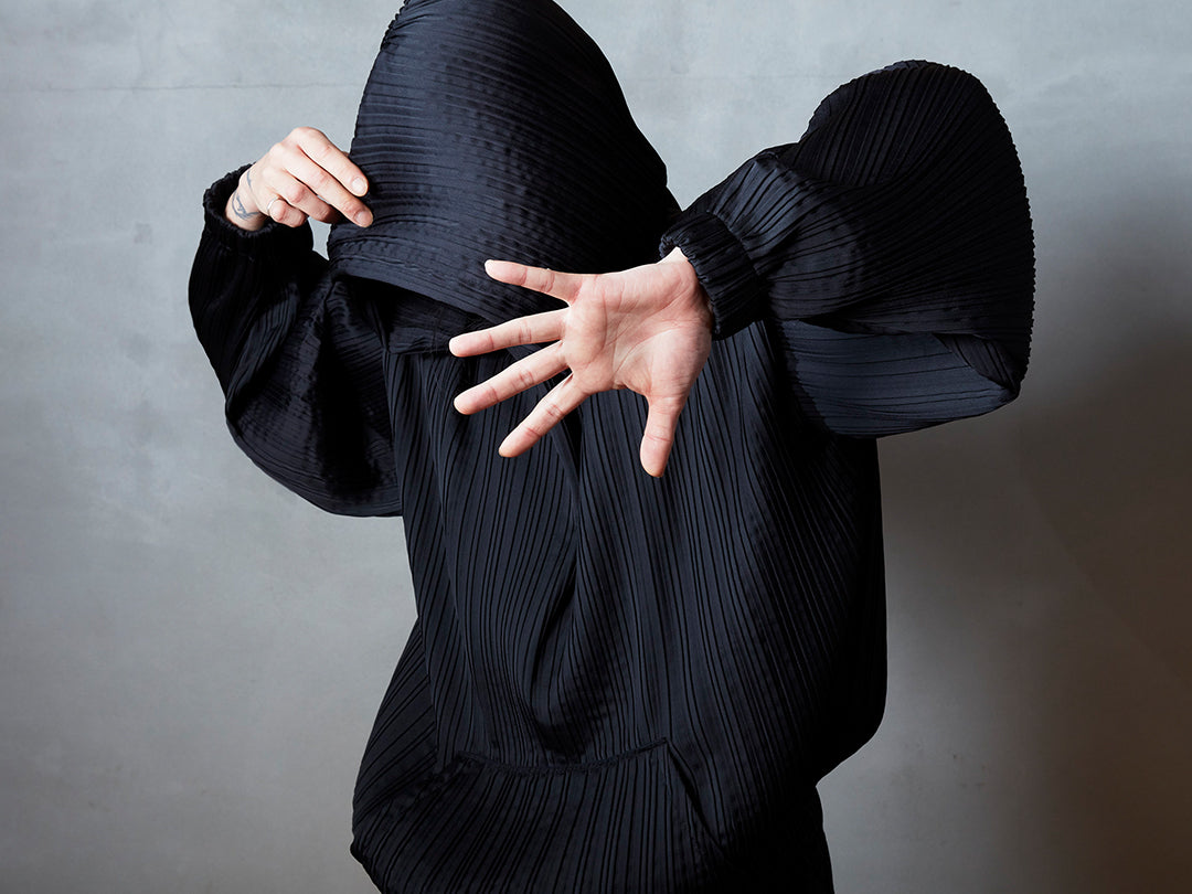 goen° Pleats hoodie black