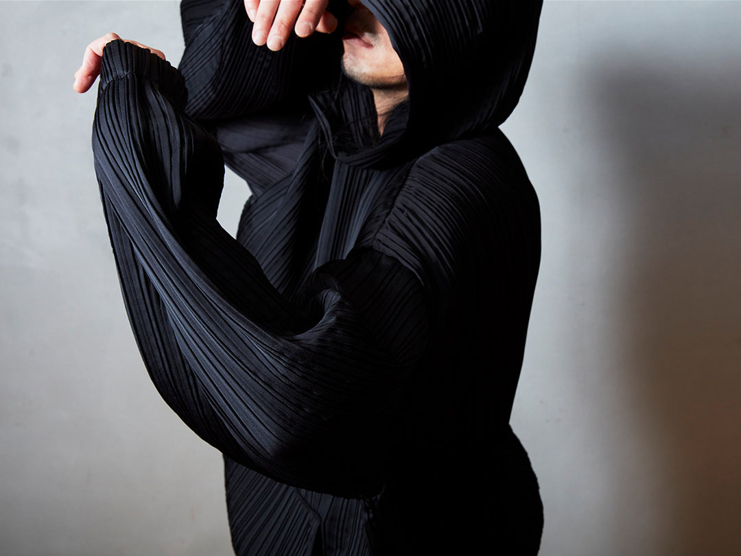 goen° Pleats hoodie black