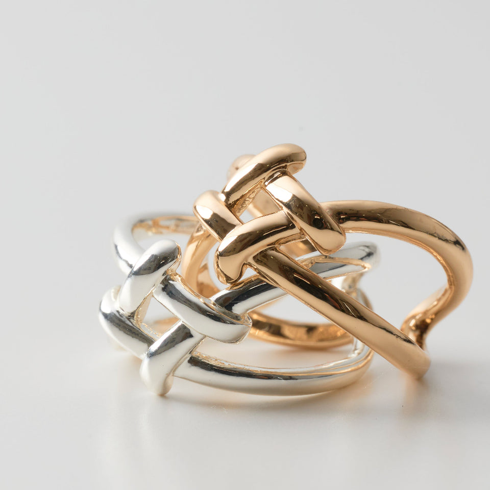 【先行予約受注商品】Interlaced lines ear cuff