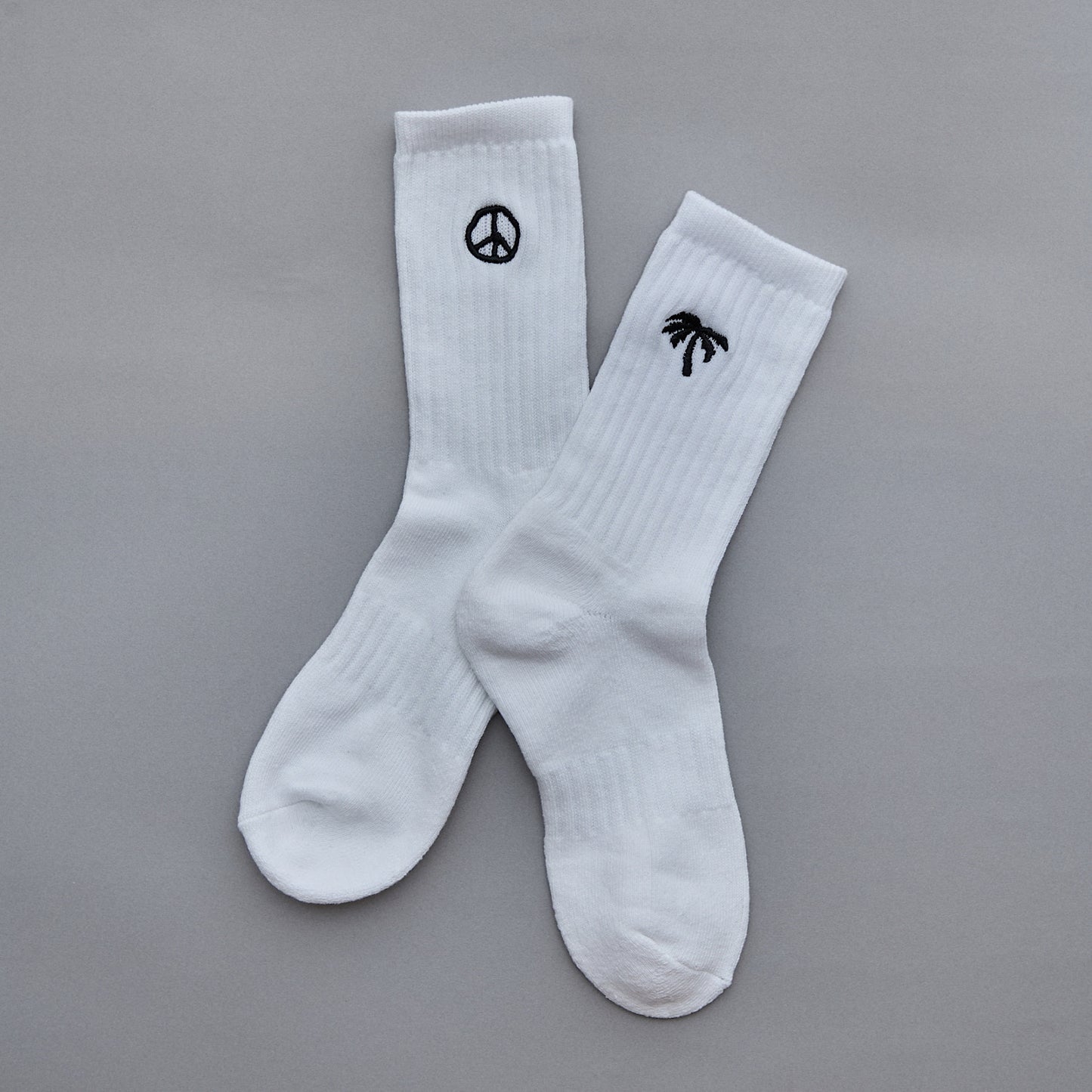 beq_hub×asebi WHITE SOCKS