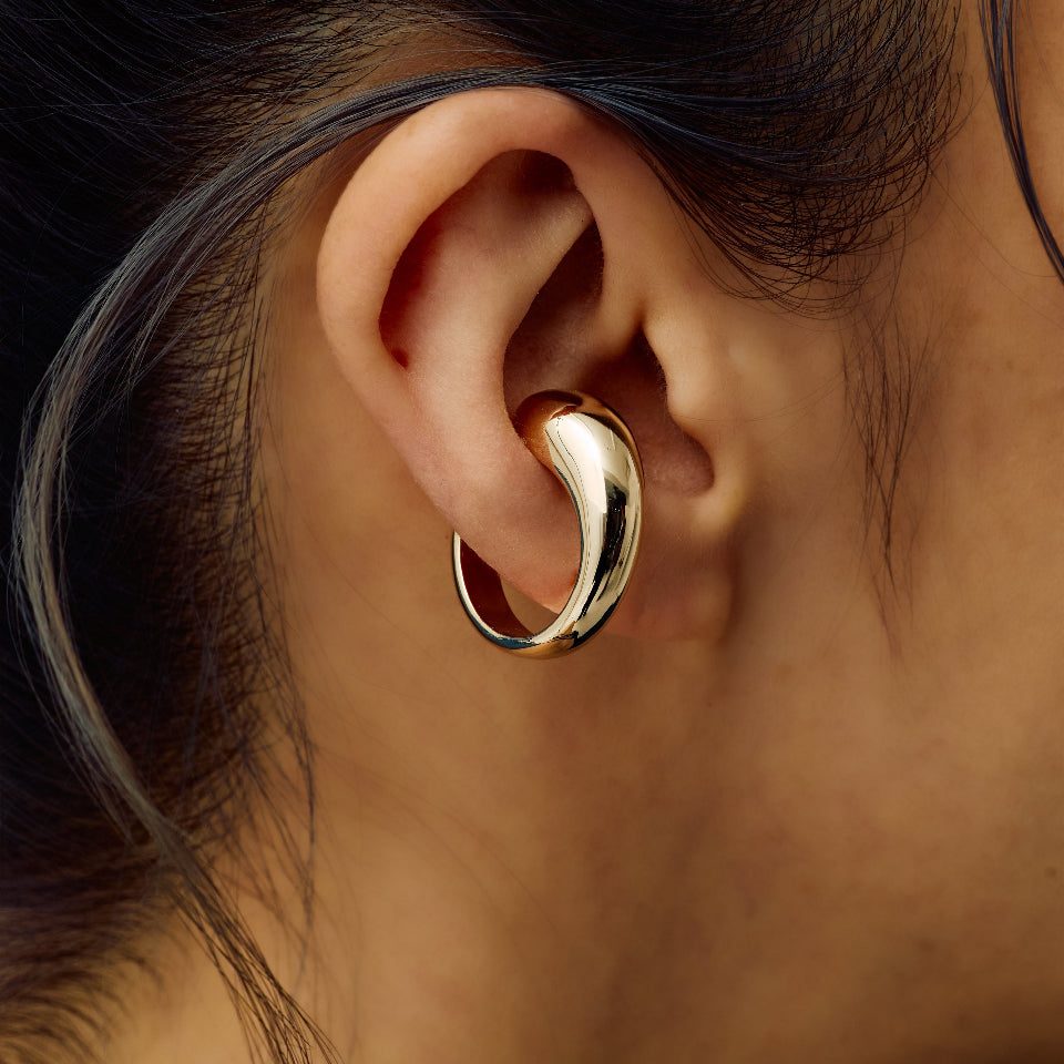 Volume dewy ear cuff