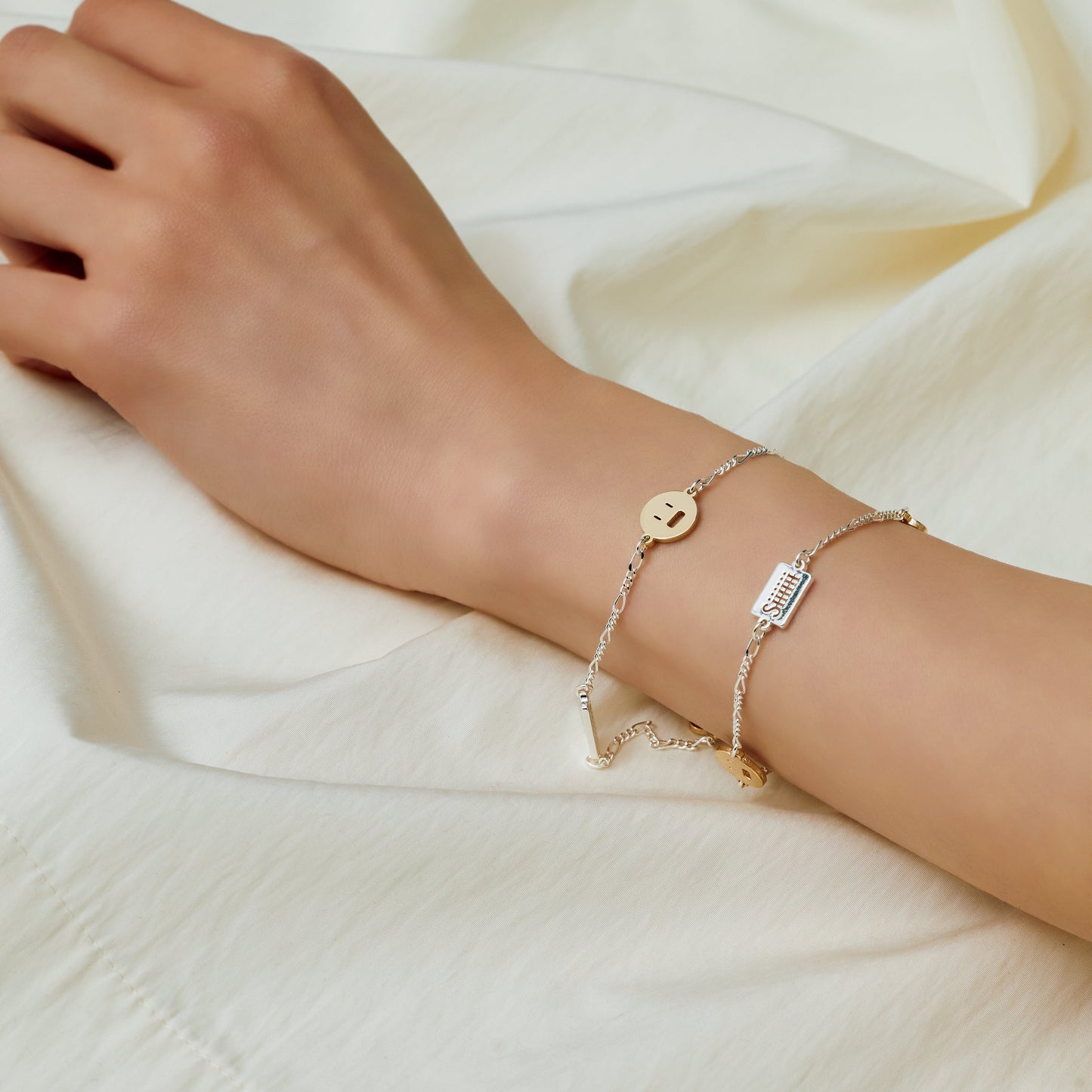 Emblem link magnet bracelet(Mix)
